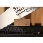 Stanley JetCut Handsäge grob 550 mm Länge 7 Zähne Inch Bi-Material Hardpoint-Verzahnung 45° 90°-Anschlag für schnelle Schnitte in Holz 2-15-289